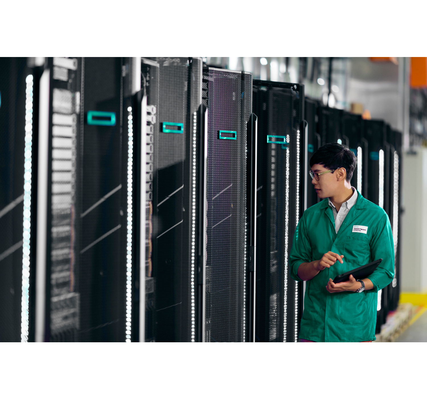 HPE ProLiant DL380 Gen11 8SFF to Retimer/?P Controller Cable Kit HPE ProLiant DL380 Gen11 8SFF to Retimer/?P Controller Cable Kit