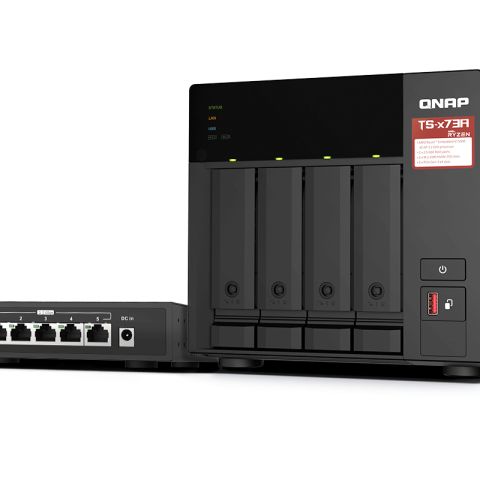 QNAP TS-473A + QSW-1105-5T Bundle Pack NAS Tower Ryzen Embedded V1500B 8 Go DDR4 QNAP Turbo System Noir